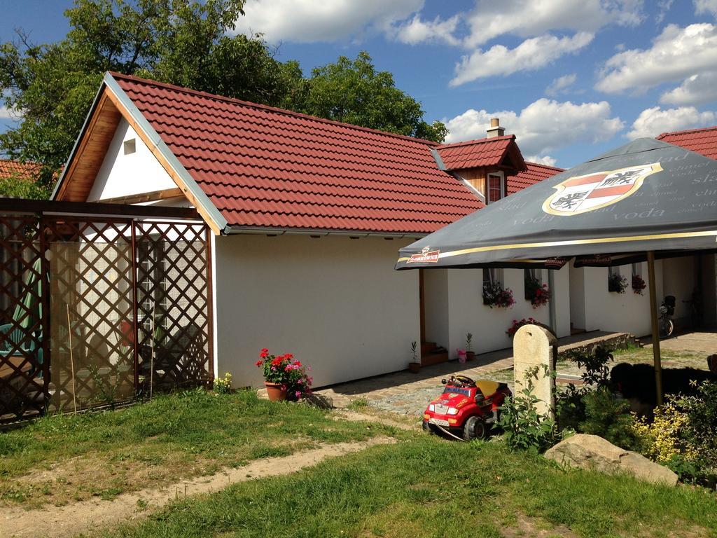 基洛威克公寓酒店 Jílovice 外观 照片